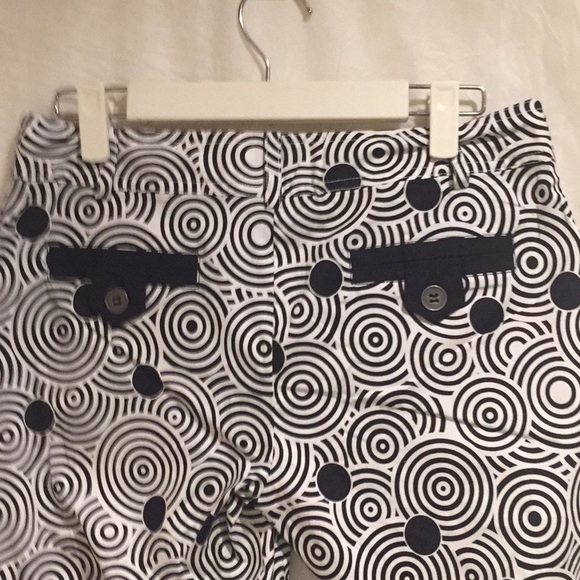 💕💕HOST PICK💕💕NWT White with black capris retro inspired spirals - Picture 3 of 5